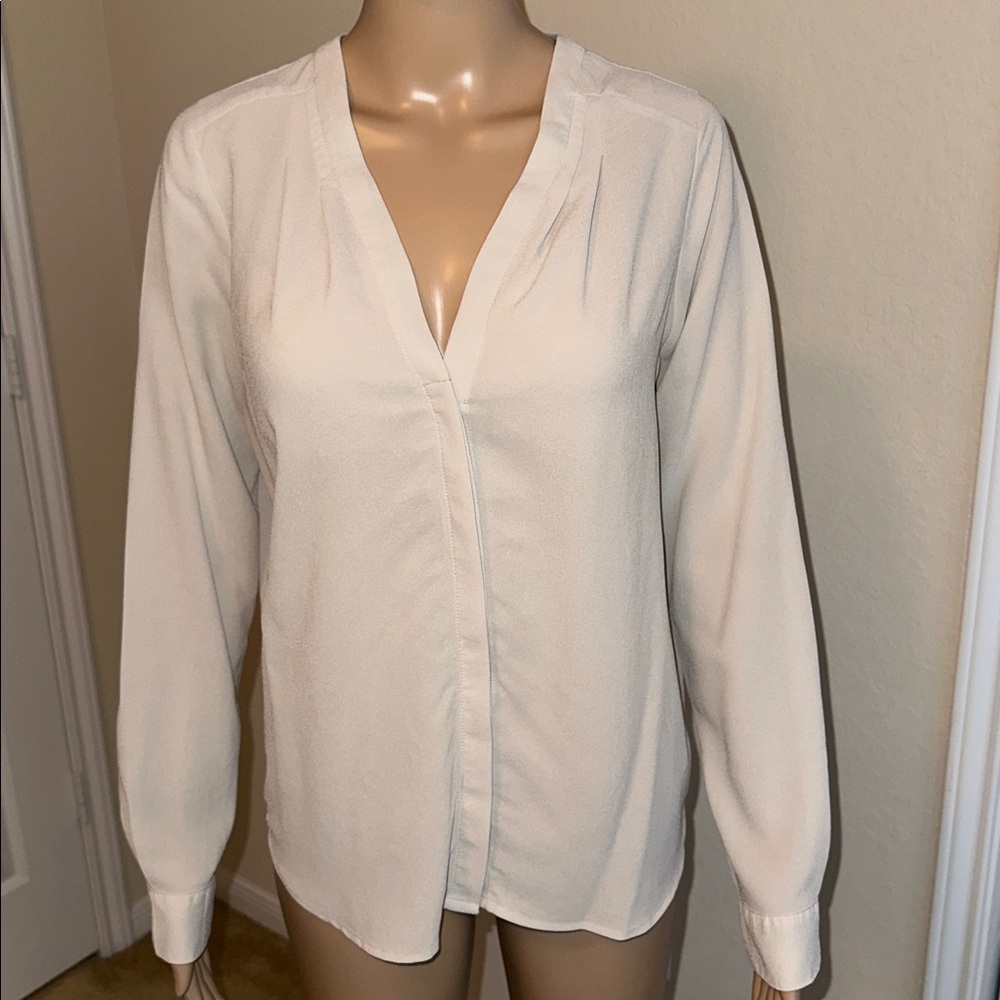 Elegant FOREVER 21 Contemporary Cream Women's Blouse Size Small.